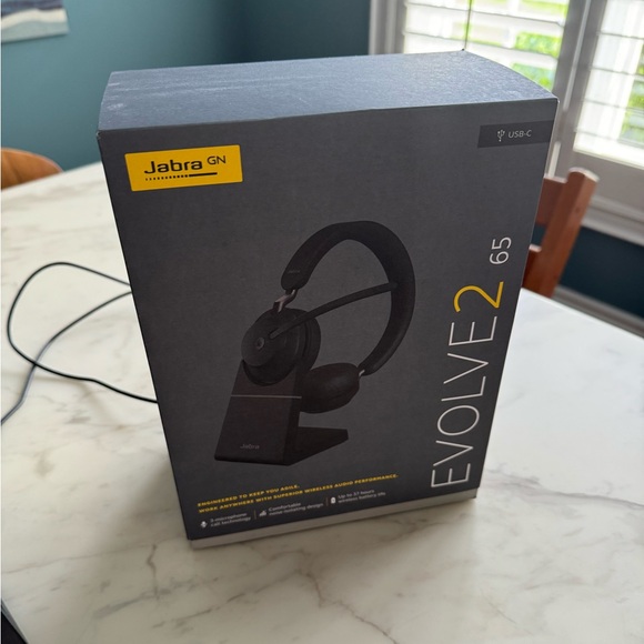 Jabra Evolve2 65 USB-C MS Stereo with Charging Stand - Picture 2 of 7